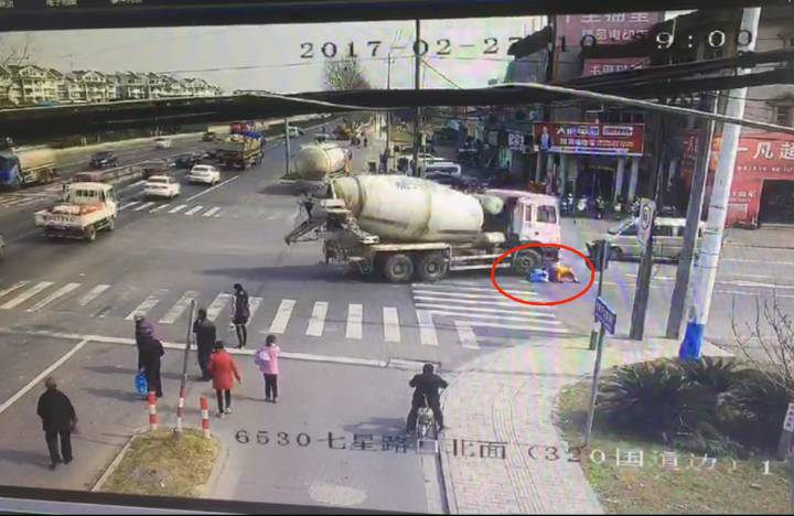 车祸瞬间她拼命护住2岁女儿 肚子里宝宝却没保住