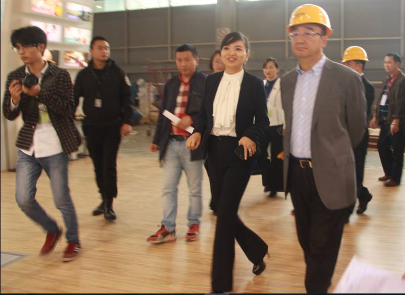 成都养老院|养老机构-领导视察亲睦家测展位