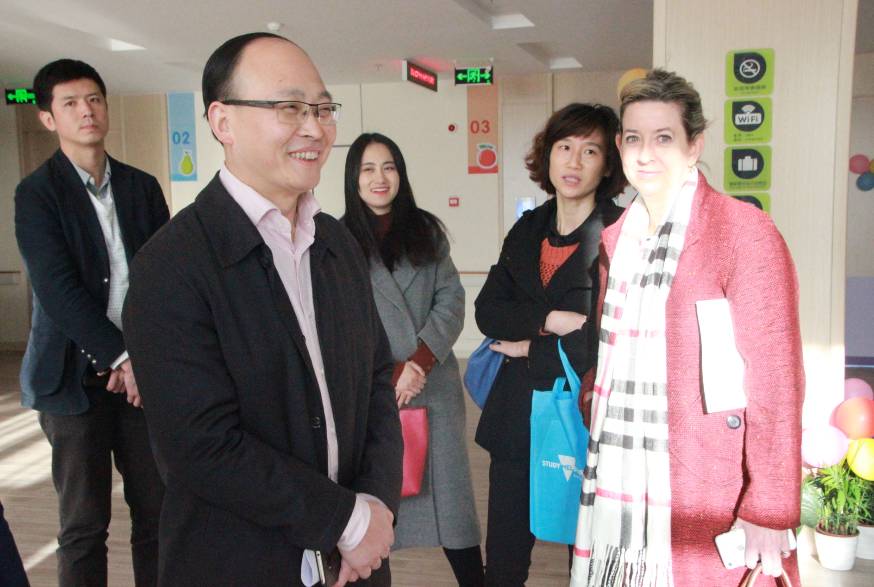 成都养老院|养老机构-领导视察亲睦家老年医院