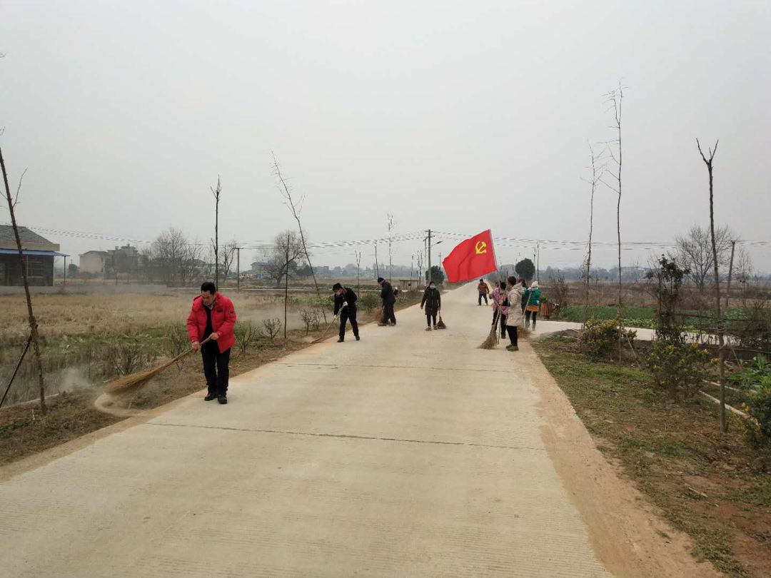 回龙铺镇积极开展春节前"清洁过大年"大行动