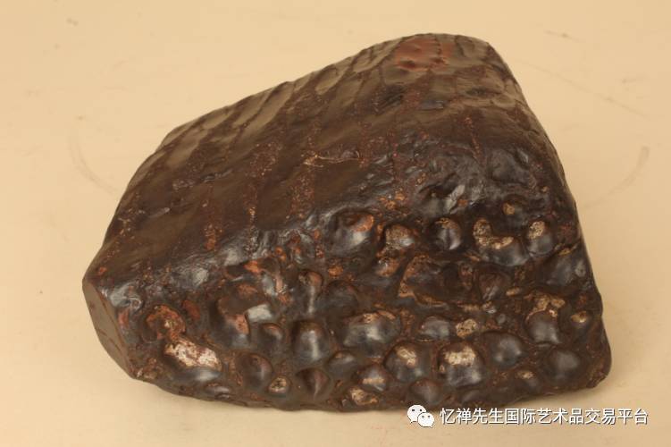 【藏·荐】新加坡国际拍卖推介藏品:天然石铁陨石,玻璃陨石