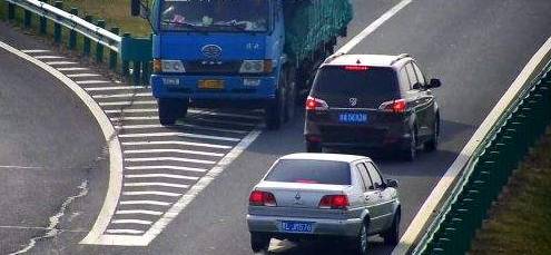 春節車主必看：重慶高速上那些「違章陷阱」 汽車 第3張