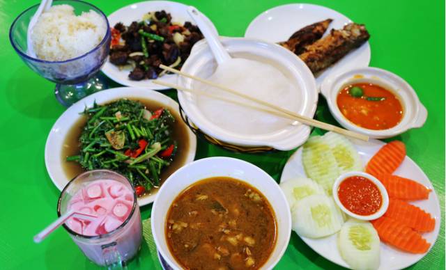 這個富得流油的小國家，竟然是一個中國人建立的！ 歷史 第26張