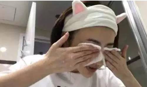 没多人在洗脸的时候顺带将眉毛洗