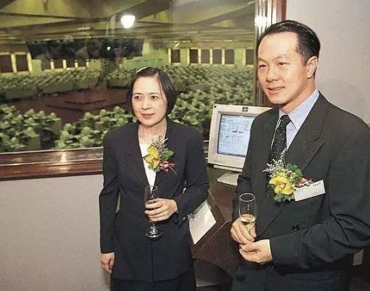 她曾在加拿大当服务生 成亿万富婆后被小三气到得癌 离婚后生活却更精彩