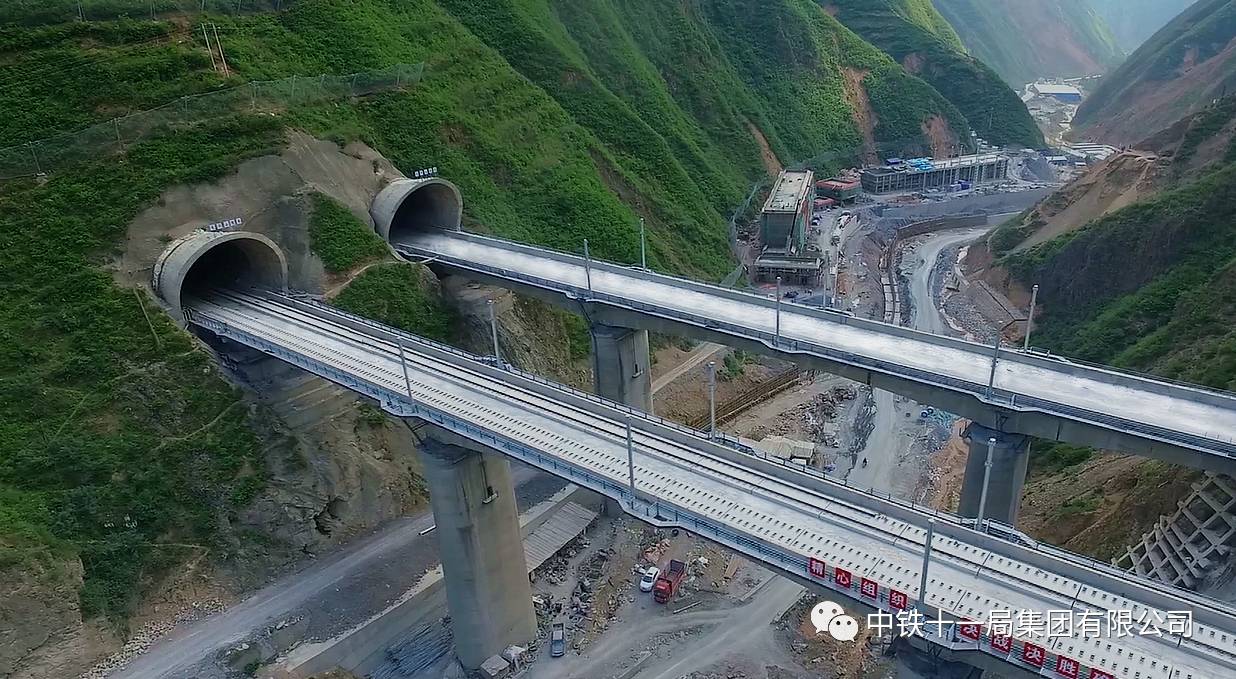 承建了以兰渝铁路新城子隧道,南龙铁路南戴云山隧道为代表的多座长大