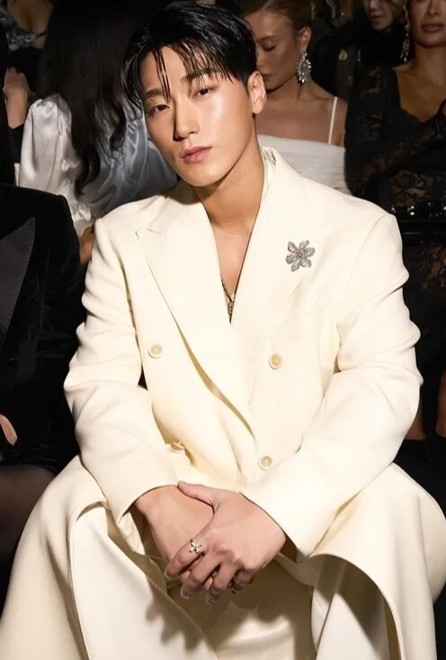 ATEEZ Mountain has taken over Milan Fashion Week.On the 21st (Korea ...