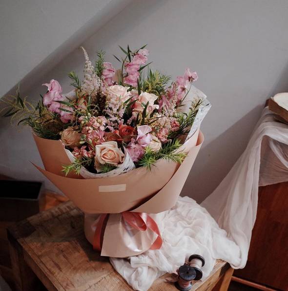 鲜花放一个月都不枯，原来方法竟这么简单！