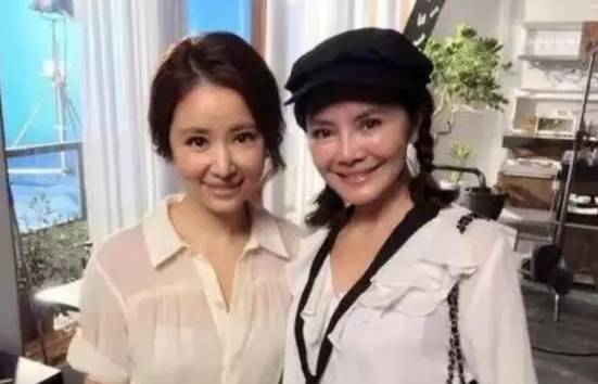 刘诗诗和她妈妈站一起对比,惊呆了!黑茶家人有福了!