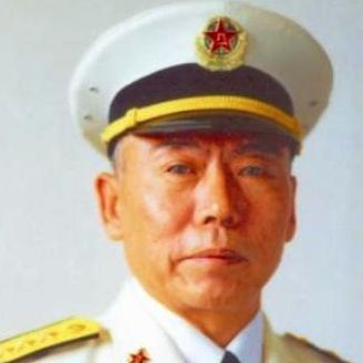 中国人民解放军高级将领,曾授予海军中将军衔,1993年5月晋升为海军