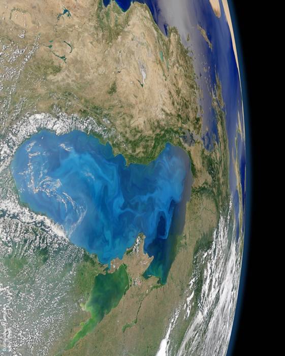 &nbsp;2012年7月15日的黑海。图片来源：诺曼·库宁 /美国国家航空航天局&nbsp;