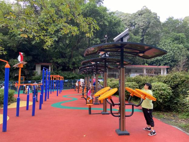 新葡京博彩官网公园户外健身设施“上新”！