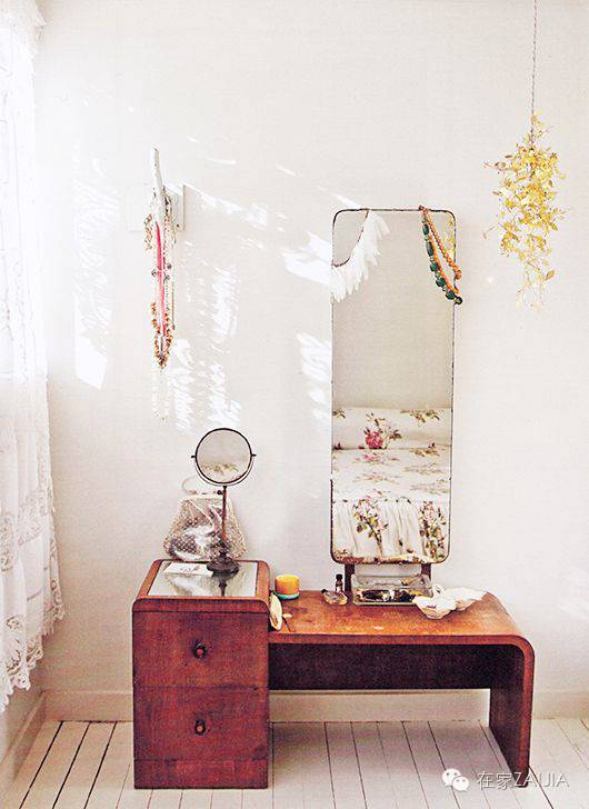 一米白墻就可以造個梳妝臺，從此不用在衛(wèi)生間化妝！