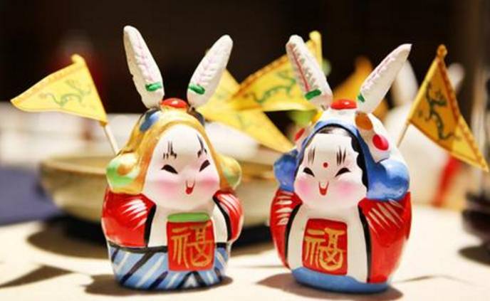 通过对兔爷的描绘,让孩子们了解老北京最具代表性的工艺品的重要意义
