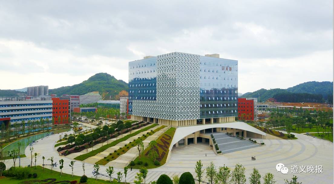 你可别小瞧医学院新蒲校区图书馆,它让遵义11年后再捧"鲁班奖"