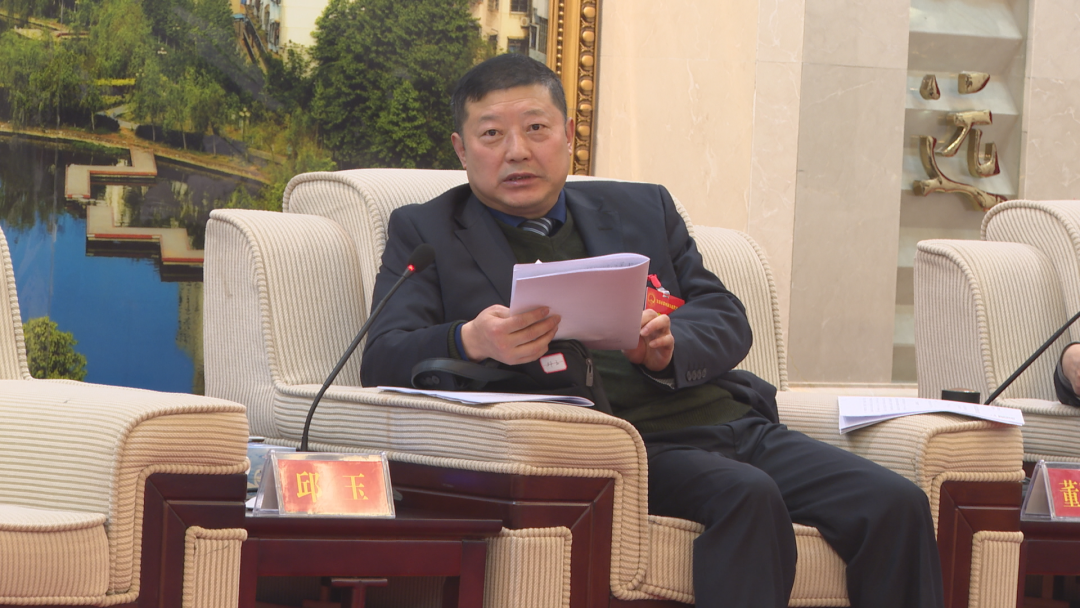 会议期间,宜春市人大常委会副主任邱玉,刘安安参加了樟树市代表团