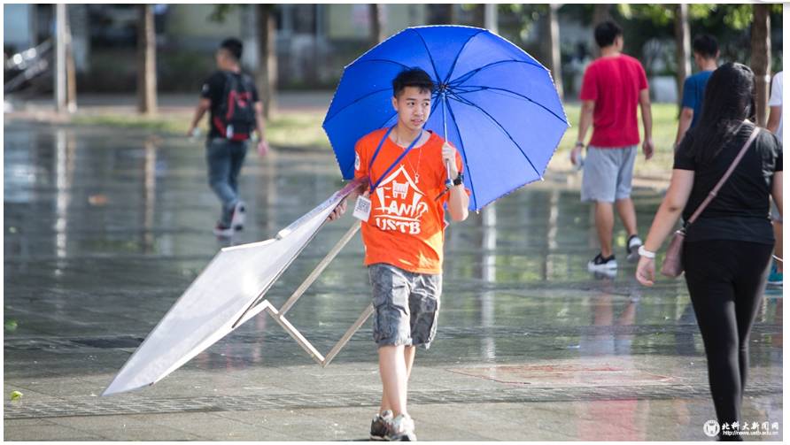 风雨无阻的 志愿者