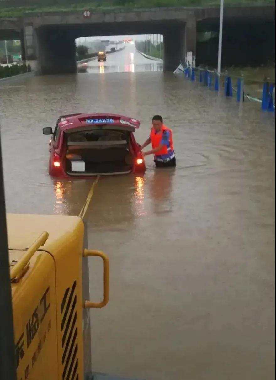 ​石家庄现入汛以来最大洪峰！雨还要下多久？