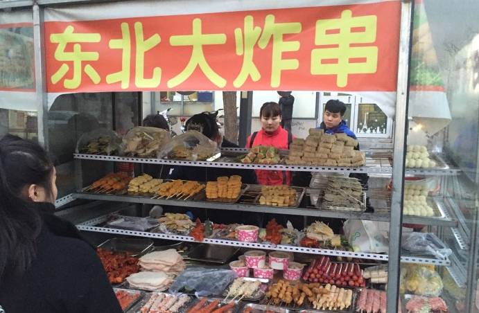 人均:5元 地址:利民道与围堤道交口黄埔里社区底商       东北大炸串