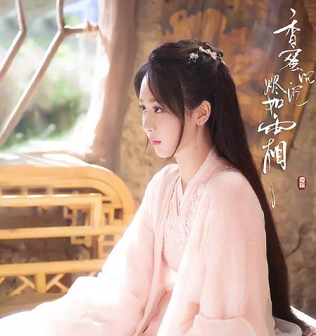 那 《香蜜沉沉烬如霜》里 杨紫扮演的 锦觅就是一位软萌可爱的萝莉