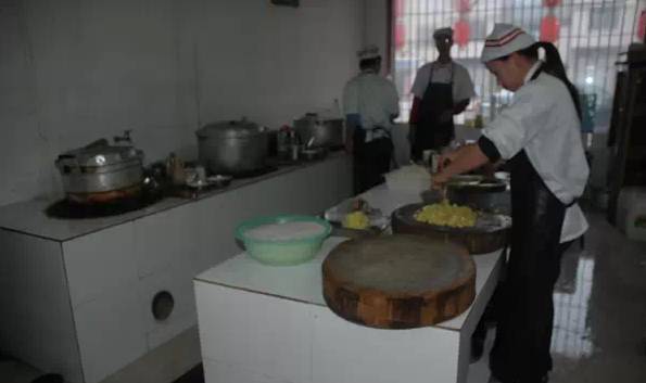 民生｜触目惊心的中国餐馆厨房：一位良心厨师的冒死偷拍 - 2