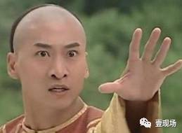 三男子为帮朋友躲交警自称喝断片 用车门夹交警手