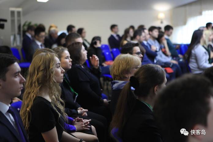 侠客岛:中俄执政党直接对话 画风是这样的