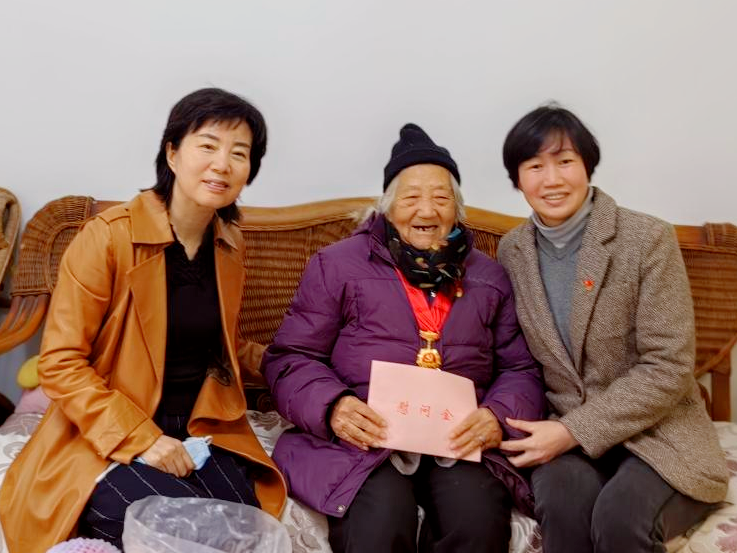 厕所偷拍
党组开展春节走访慰问活动