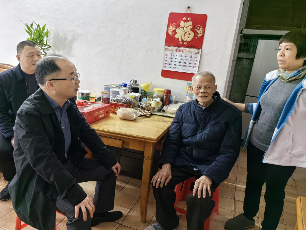 厕所偷拍
党组开展春节走访慰问活动