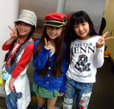日本小学生暑假期间脱下校服......