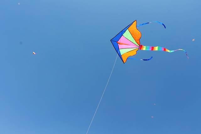 幼儿园创意亲子手工DIY之风筝纸飞机
