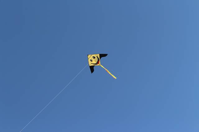 幼儿园创意亲子手工DIY之风筝纸飞机