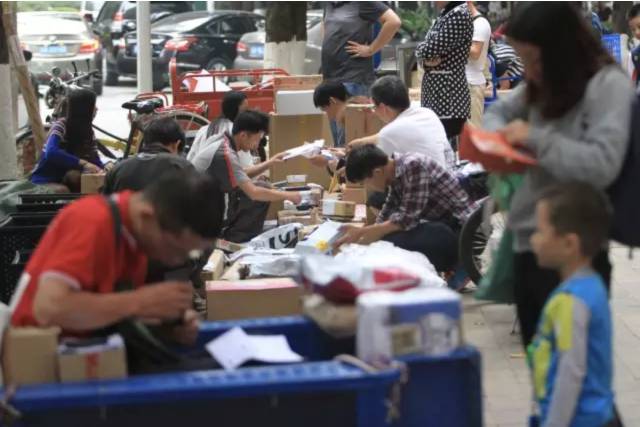 2000亿的“双十一”疯狂后,中国正面临一场生态灾难