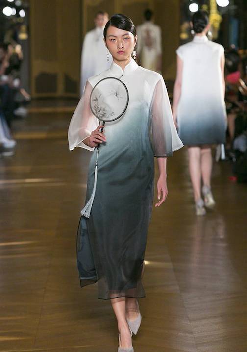 她在巴黎歌剧院办秀 告诉全世界啥是真正的中国风