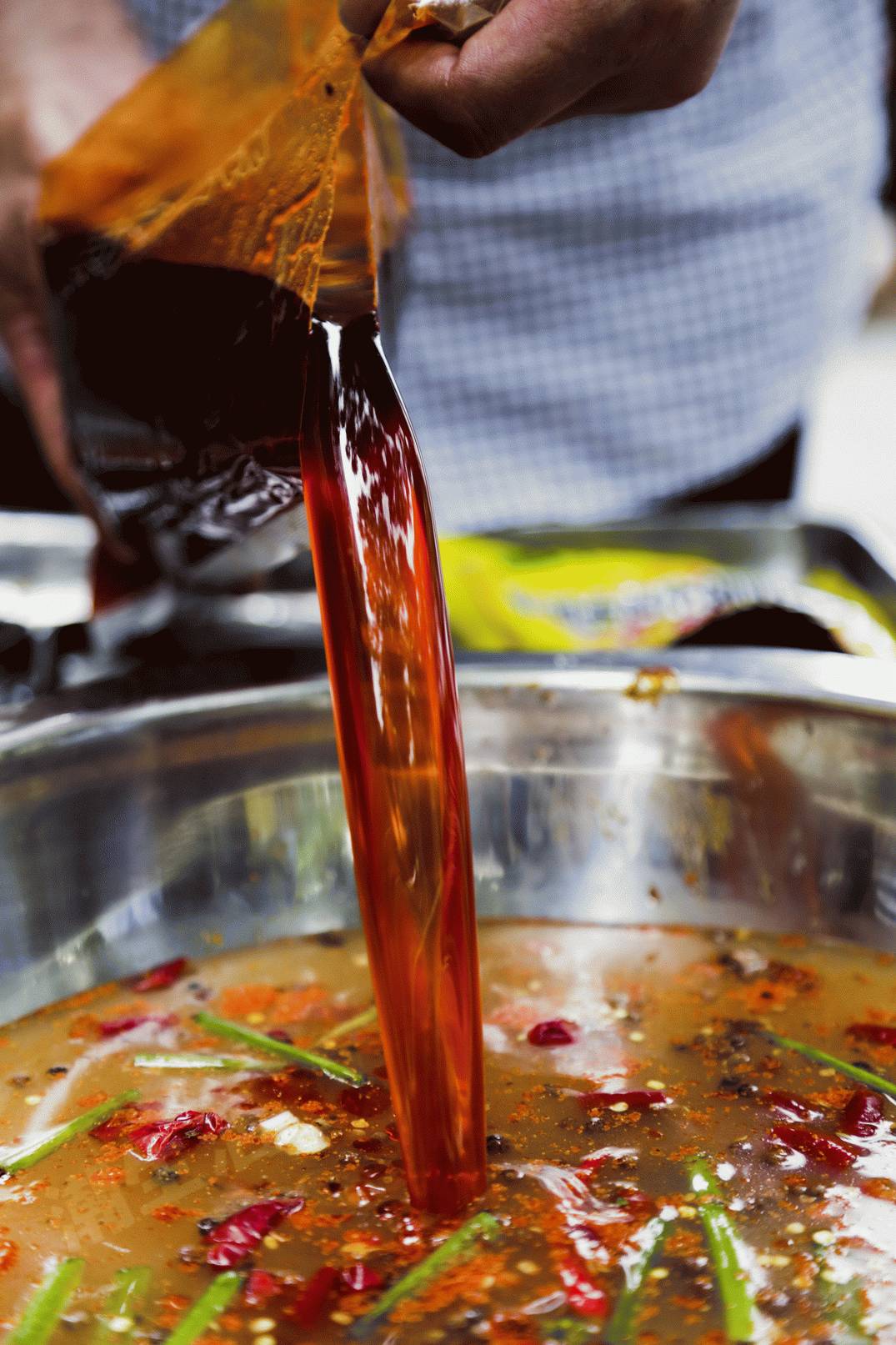 大学生创业卖串串，7年卖出10万斤后腿牛肉——屋头串串香 创业人物 第30张