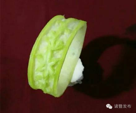 诸暨一女子用菜刀雕出精美绝伦的食品雕刻过程