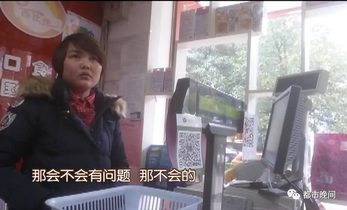 在这家名叫“百比佳”的进口食品店，记者在货架上看到，一些标明了来自“东京都”的食品，依然摆在显眼位置。