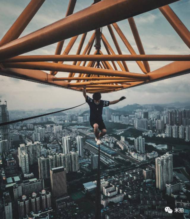 600米高楼外拍照是种什么体验，腿软！玩命！有瘾！