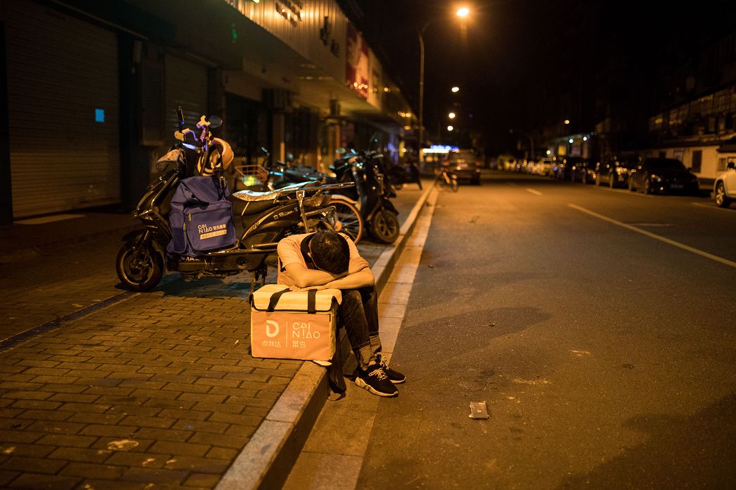 你见过凌晨四点的杭州吗?这些"城市夜行者"已经开始了