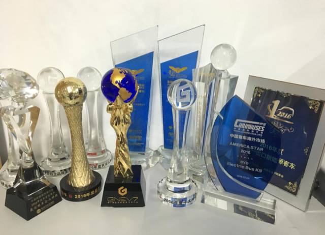 见证品牌力量！比亚迪商用车2016年斩获20多项行业大奖(图1)