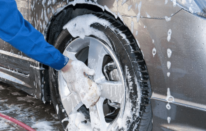 洗车工提醒：自己洗车时，有3个地方尽量不要沾水，不然就是毁车