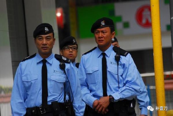 香港警察最近怎么了之警方还原驱散暴徒经过视频让人惊诧 布衣纪事