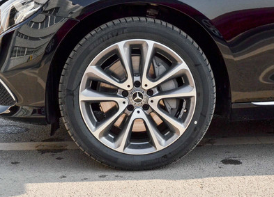 奔驰E级汽车轮胎什么规格，多久换轮胎，轮胎要换的一些基本信息是什么?