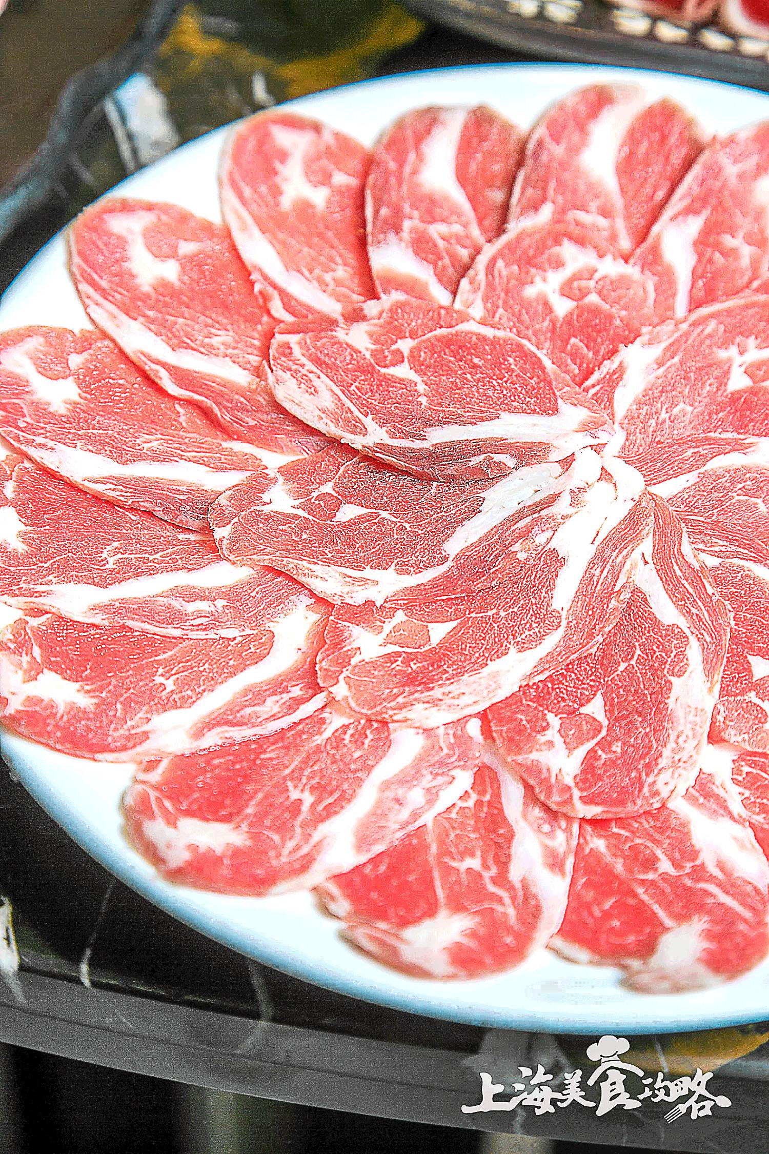 新不新鲜看肉的色泽就看得出