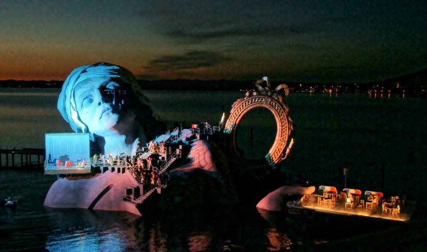 当装置艺术遇上水上歌剧 <wbr>整个世界都被惊艳了！