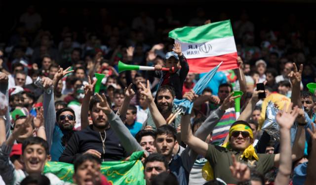 伊朗国家允许女性看球赛吗_球赛看直播_看科比球赛日记