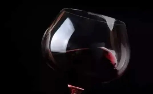這三個理由,足夠讓你愛上喝紅酒 這三個理由,足夠讓你愛上喝紅酒