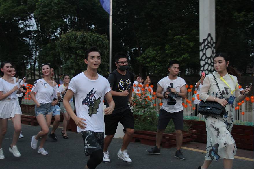 一见吴磊误终身,史上颜值最高的约跑我想再挑战100次!