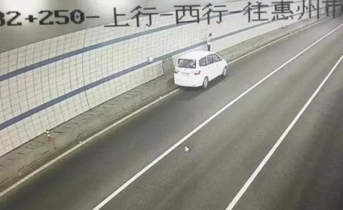 110处警指令,称潮惠高速往惠州方向的仙桥隧道内有一辆小汽车发生故障