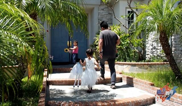 美國移民小孩_移民生美國孩子有**嗎_在美國生孩子移民